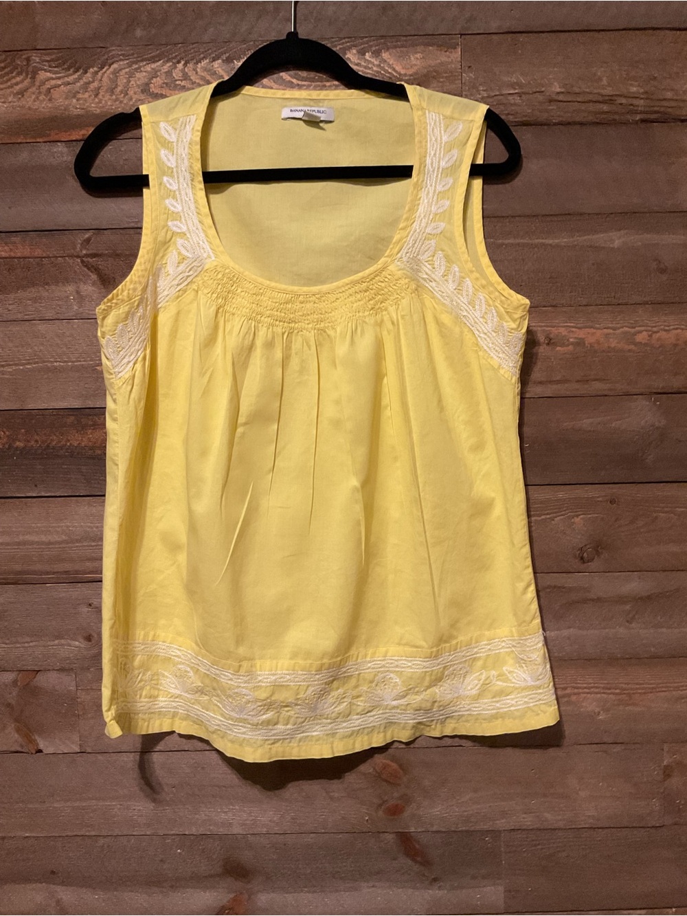 Banana Republic Women’s Yellow Sleeveless Top White Floral Embroidery Medium